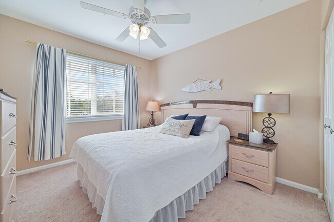 Building Photo - NOW AVAILABLE - Cozy Townhome w/ 1 Car Garage in Fort Myers!