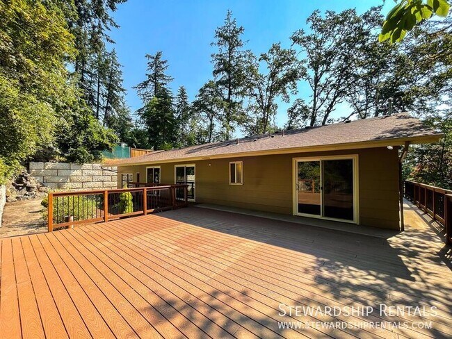 Building Photo - 1800 Sylvan St