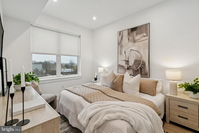 Building Photo - 30 W Allens Ln