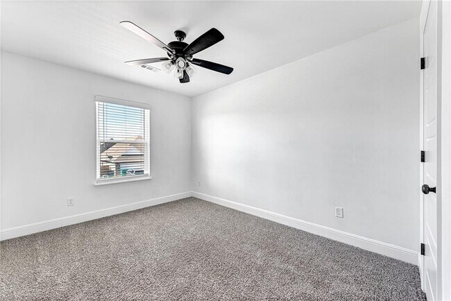 Building Photo - 2090 Wildflower Dr