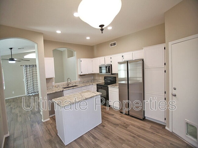 Building Photo - 7455 W Crest Ln