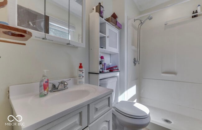 Building Photo - 3935 Mistletoe Dr