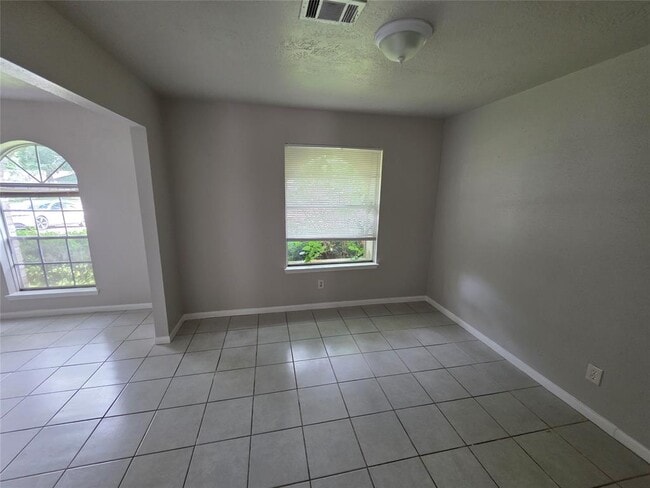 Building Photo - 9723 Huntington Way Dr