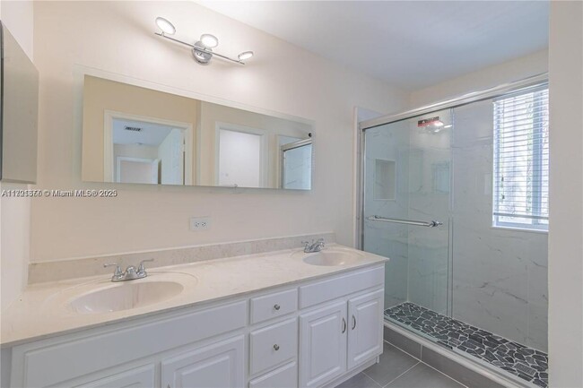 Building Photo - 1028 Golden Cane Dr