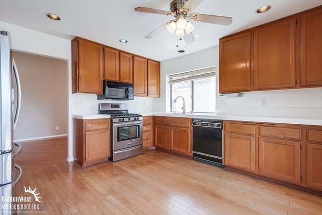Building Photo - Lovely 3Bdm 2Ba Patio Home Located in the ...