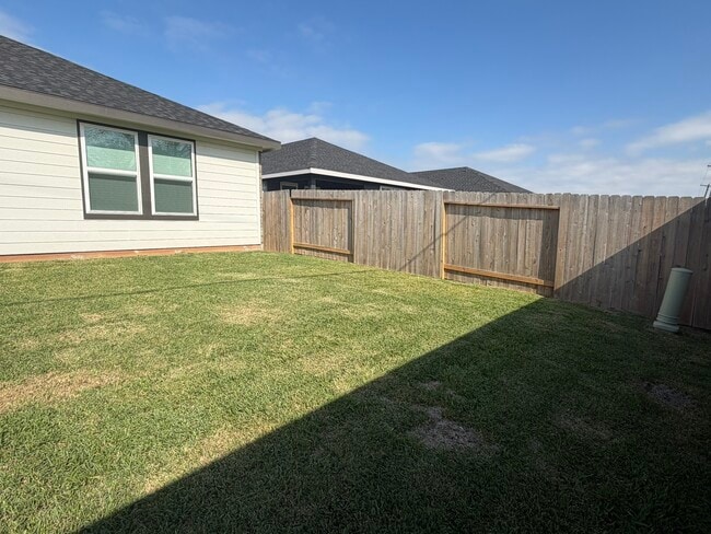 Building Photo - 523 Robin Ct