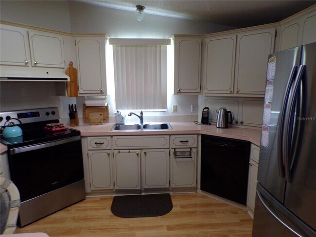 Building Photo - 1117 Paradise Dr