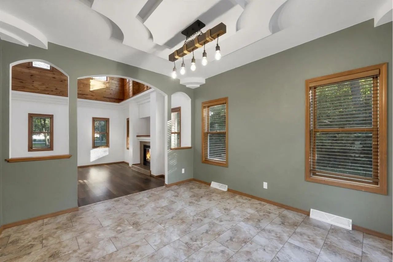 Building Photo - 969 Riverside Dr