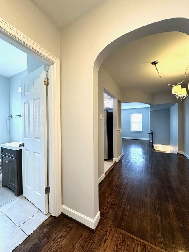 Building Photo - 4633-4635-4635 Jamieson Ave