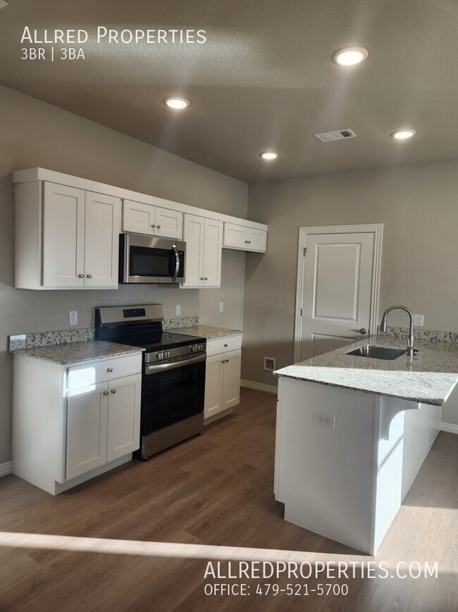 Building Photo - 1608 Casuarina Dr