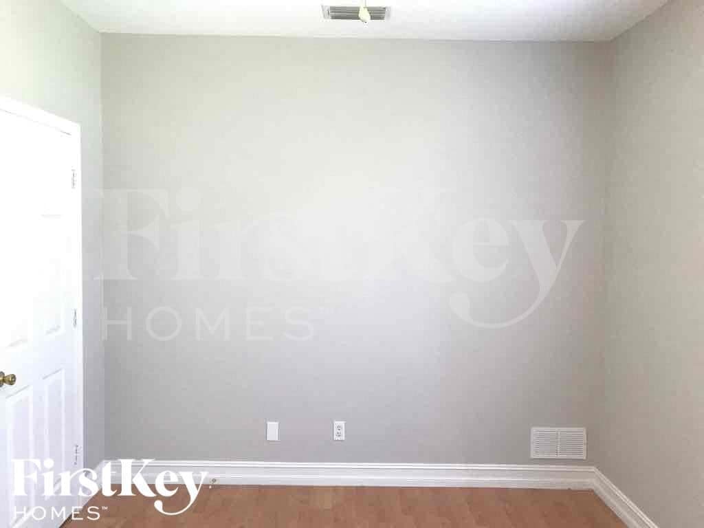 Building Photo - 4115 10th St SW