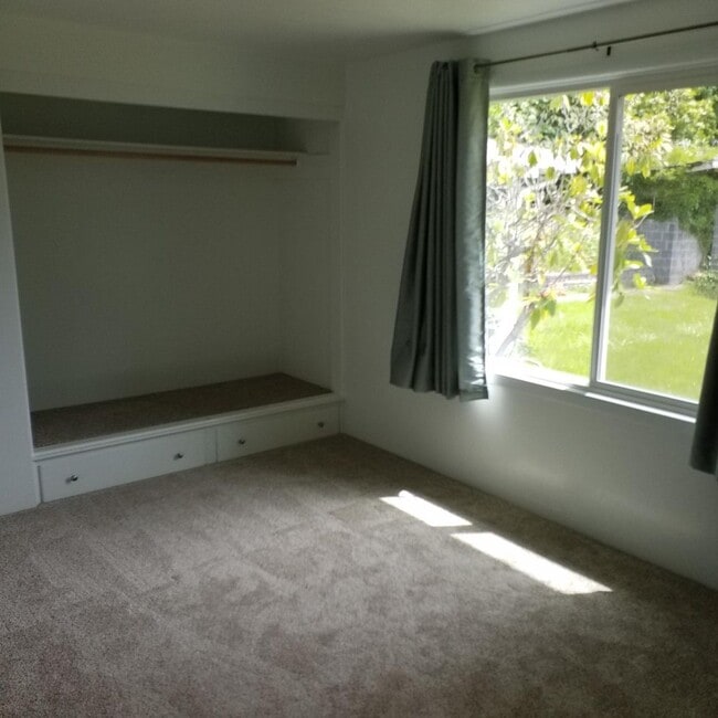 Building Photo - Pending Applications! Charming 3-Bedroom Home