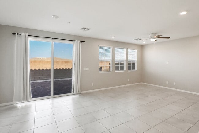 Building Photo - 5 Bedroom Home In Inspirada With Bed And F...