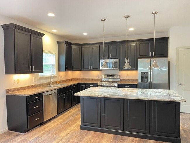 Building Photo - 1437 Bridgeport Terrace