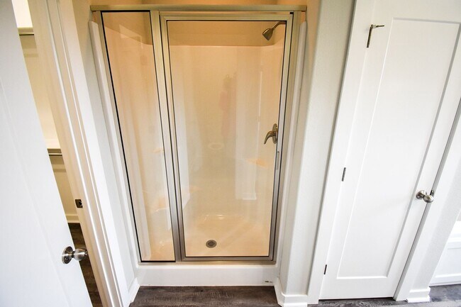 Building Photo - 4 Bedroom 2 Bathroom Home In Farmington, AR.