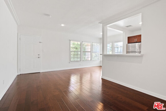 Building Photo - 1335 S Roxbury Dr