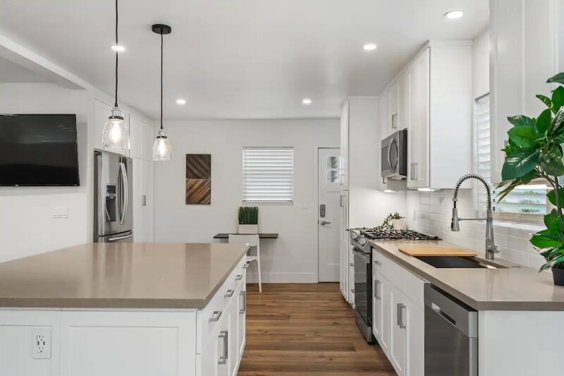 Building Photo - 314 S Avenue 60