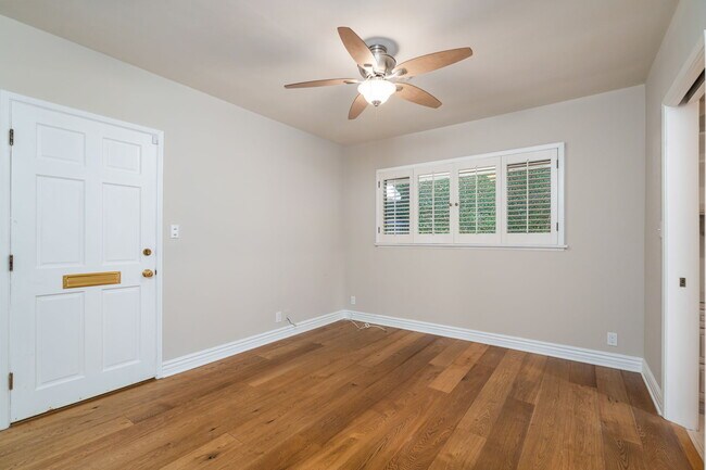 Building Photo - 14972 Camarosa Dr