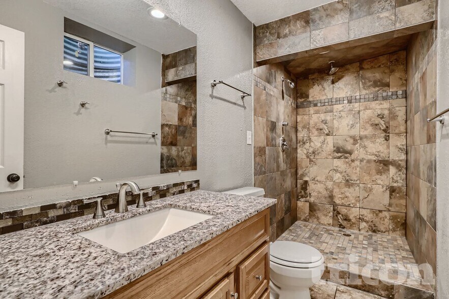 Building Photo - 895 S Garrison St