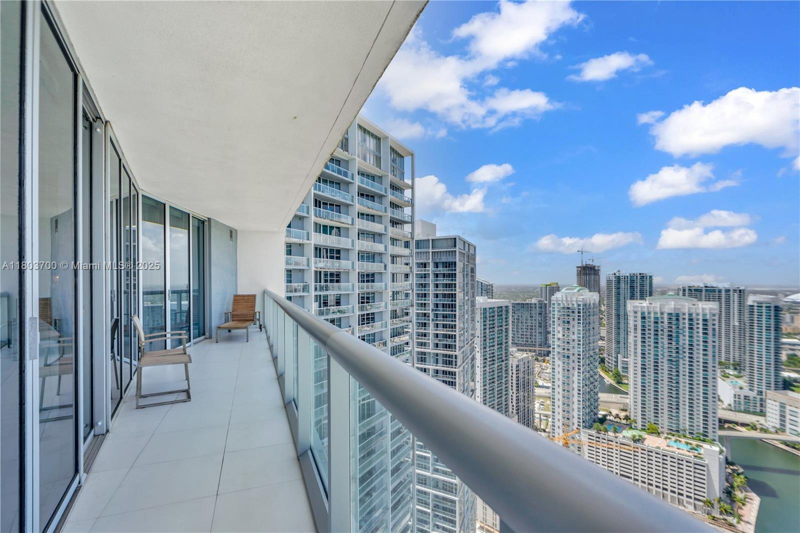 Building Photo - 465 Brickell Ave