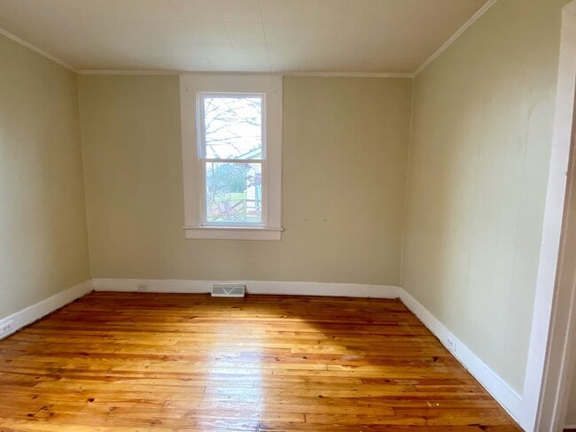 Building Photo - 2 Bedroom House in Seneca