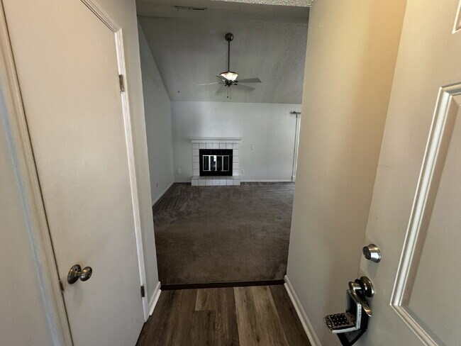 Building Photo - House for Rent