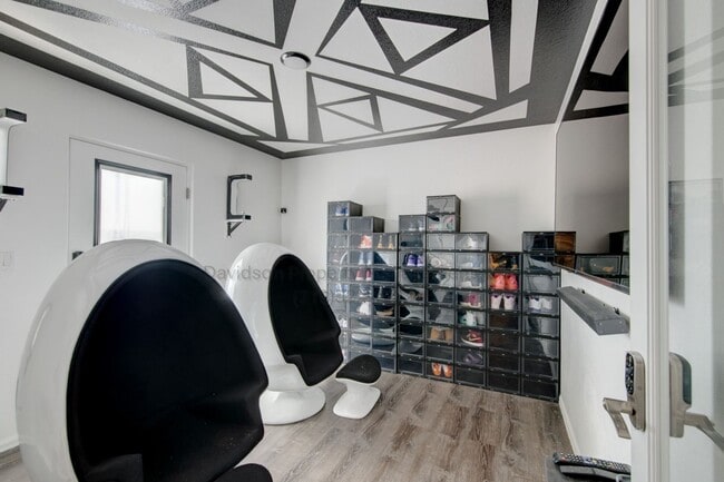 Building Photo - Gorgeous 4 Bedroom House in East Fountain Valley