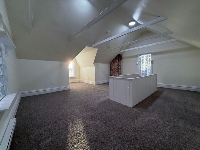 Building Photo - Updated 3BR 1 bath house now showing!