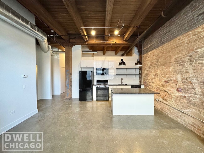 Building Photo - 1515 W 15th St