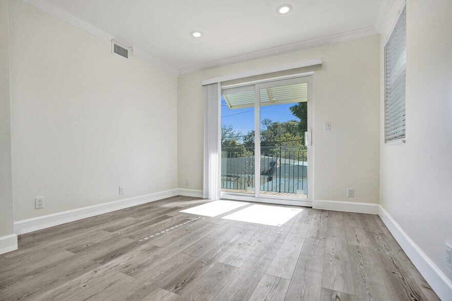 Building Photo - 960 SW 28th St