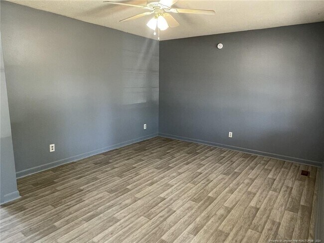 Building Photo - 323 Cadmium Ct