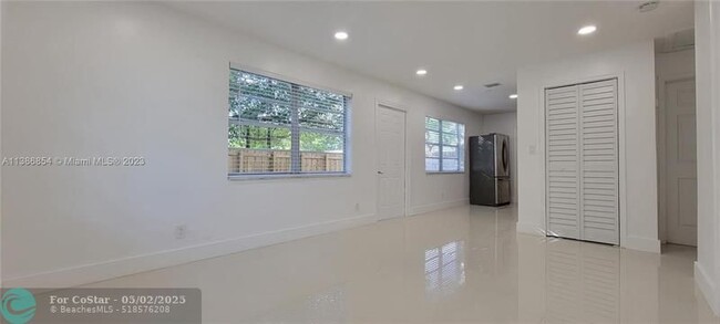 Building Photo - 831 NW 14th Way
