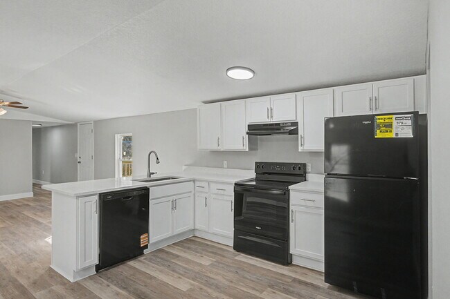 Building Photo - 512 W Bach Dr