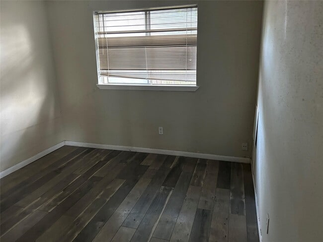 Building Photo - 1154 W Brompton Dr