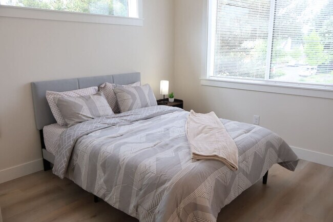 Building Photo - 204 E 35th St