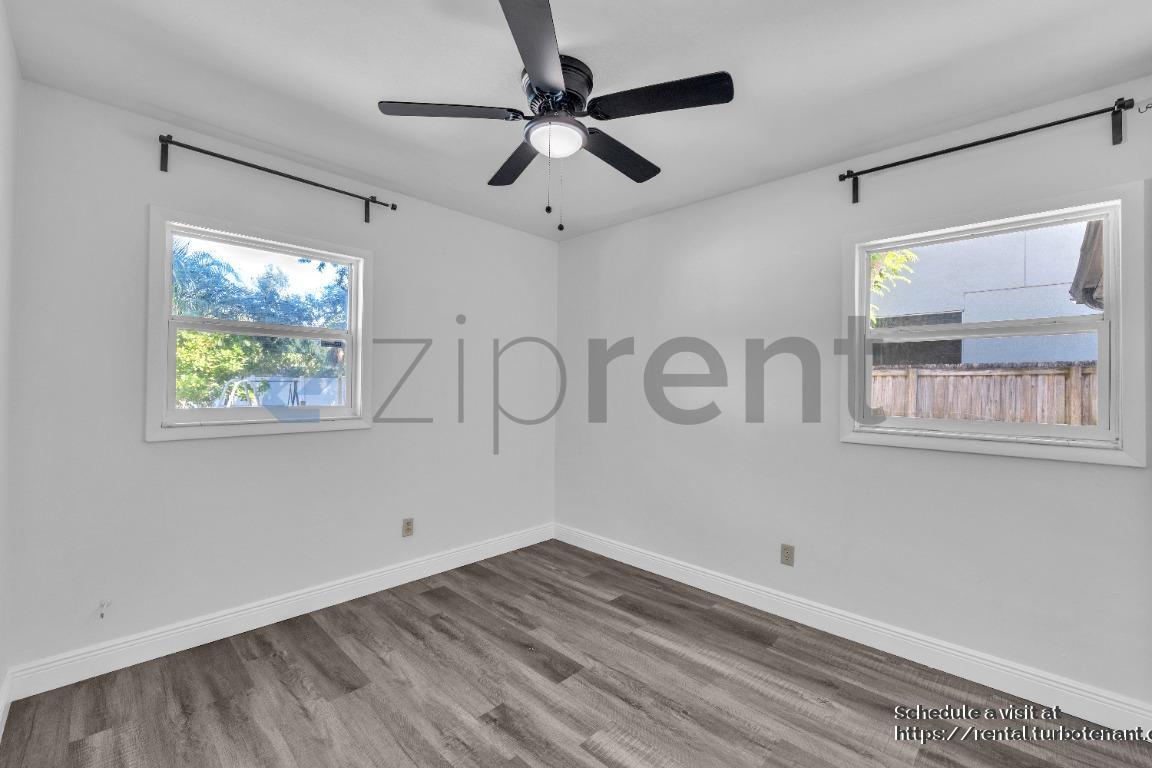 Building Photo - 3321 W Iowa Ave