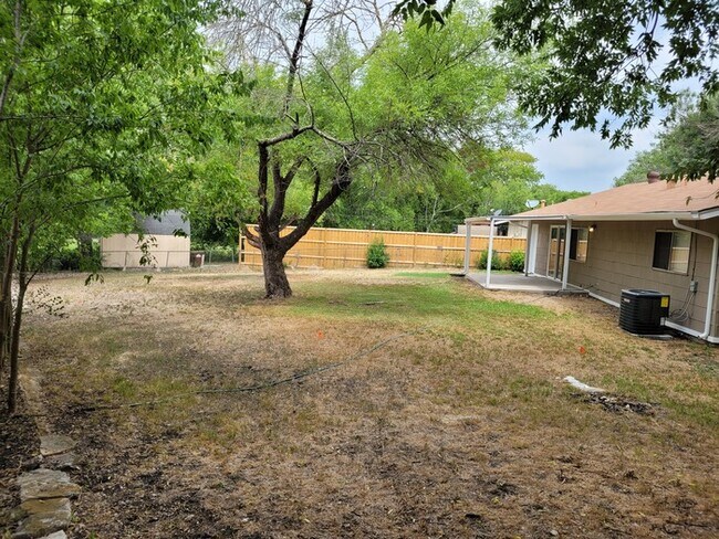 Building Photo - 7006 Glen Grove San Antonio TX 78239