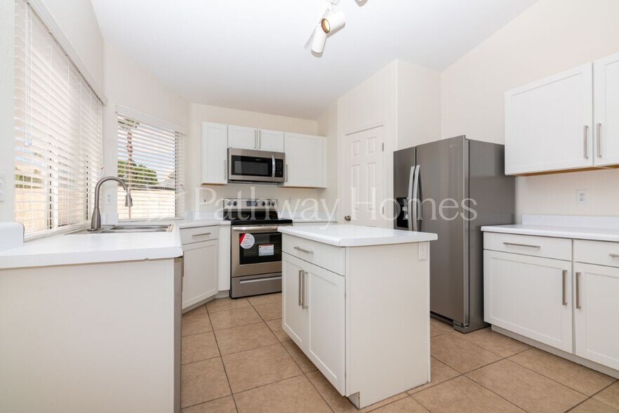 Building Photo - 7419 E Nido Ave