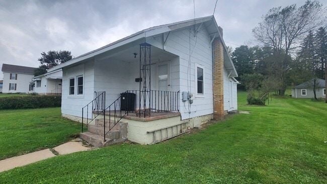 Building Photo - 912 Clara St
