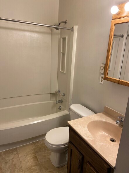 Building Photo - 404 W Livingston St