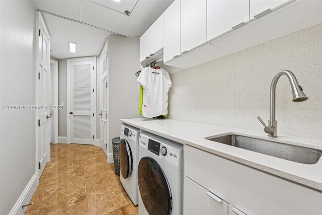 Building Photo - 626 Coral Wy