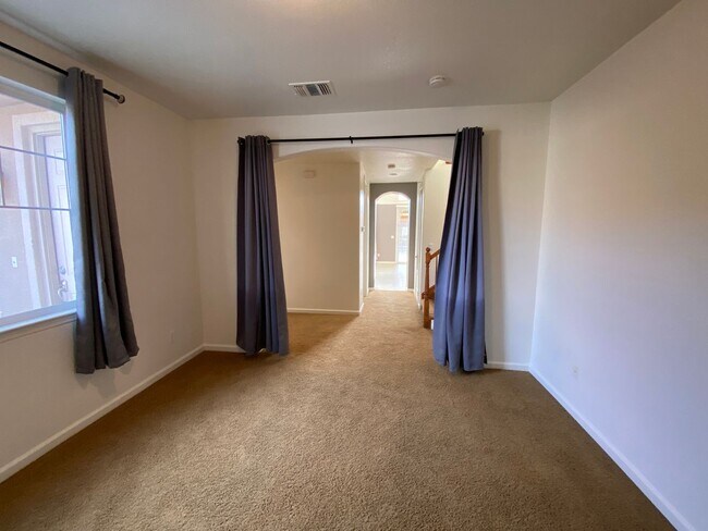 Building Photo - Elegant 2 story home in NW Visalia Coming ...