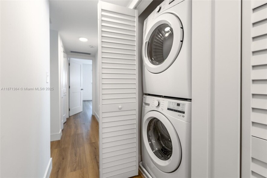 Building Photo - 3160 S Le Jeune Rd