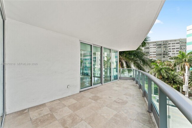Building Photo - 1331 Brickell Bay Dr