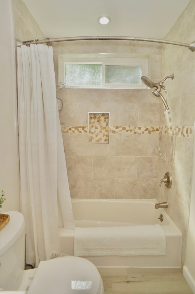 Building Photo - 15341 Vermont St