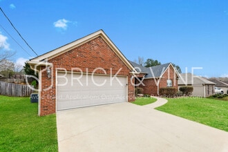 Building Photo - 5460 Virginia Way