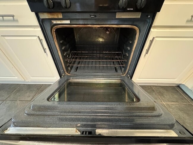 Building Photo - 9205 Lenox Dr