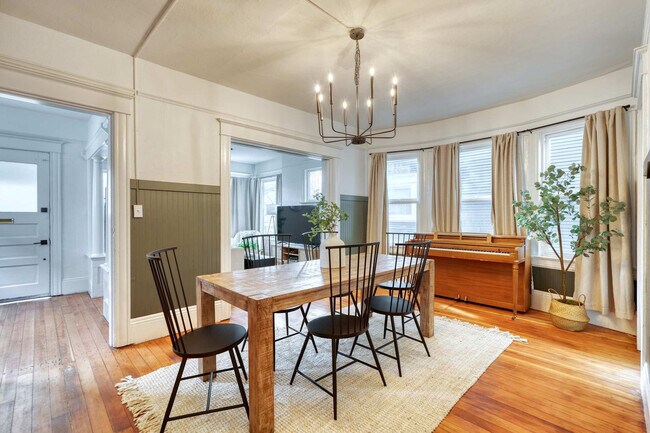 Building Photo - 1032-1036 Southeast 12th Avenue-SI ID1309849P