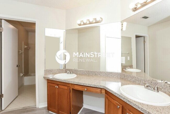 Building Photo - 3 Bedroom Pet-Friendly Home in Jacksonville, FL with Main Street Renewal