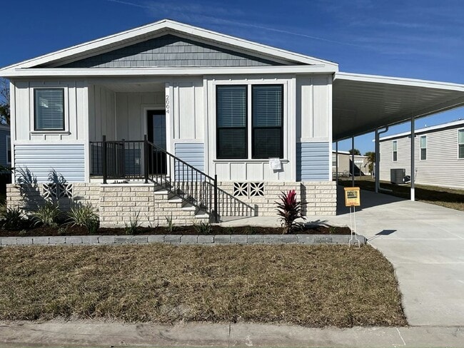 Primary Photo - 2004 Casita Dr